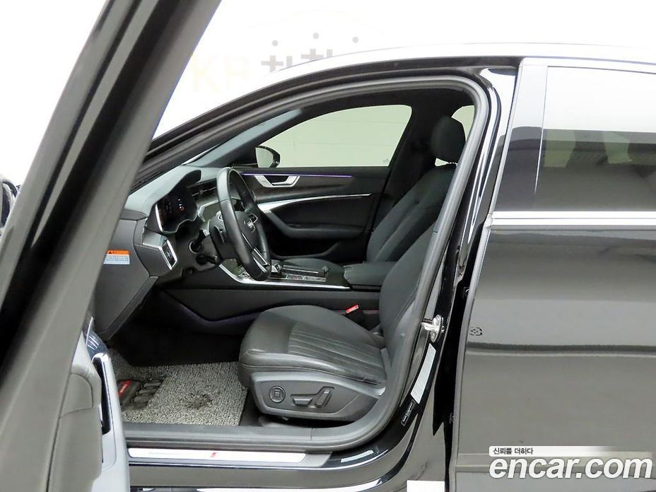 Audi A6 (C8) фото 11