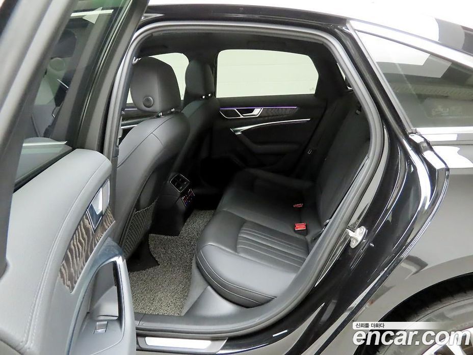 Audi A6 (C8) фото 12