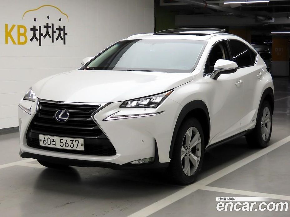 Lexus NX300h фото 2