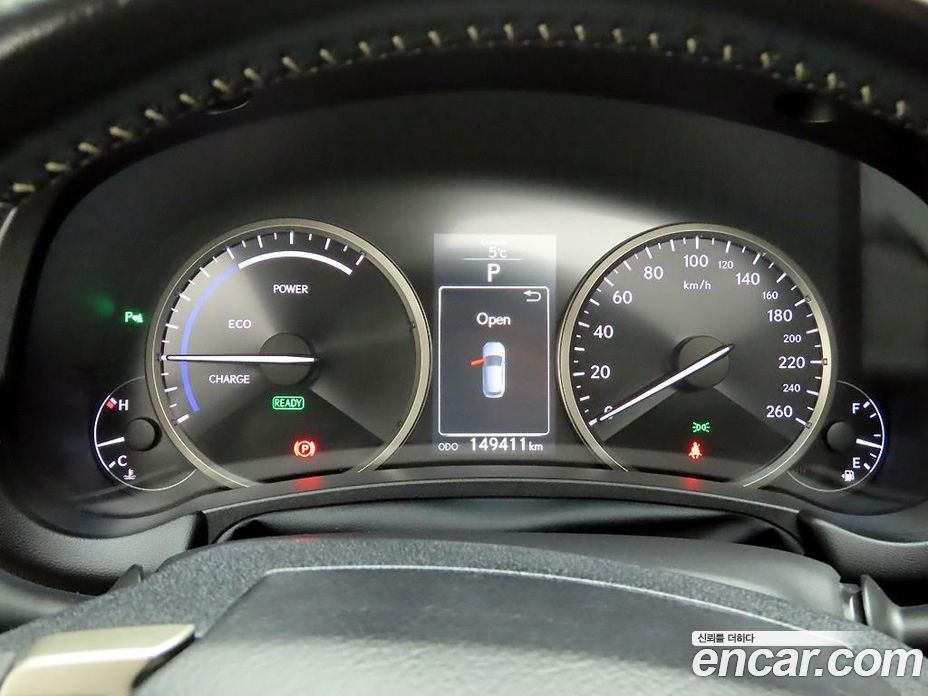 Lexus NX300h фото 5