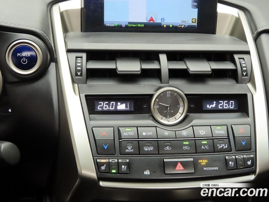 Lexus NX300h фото 9