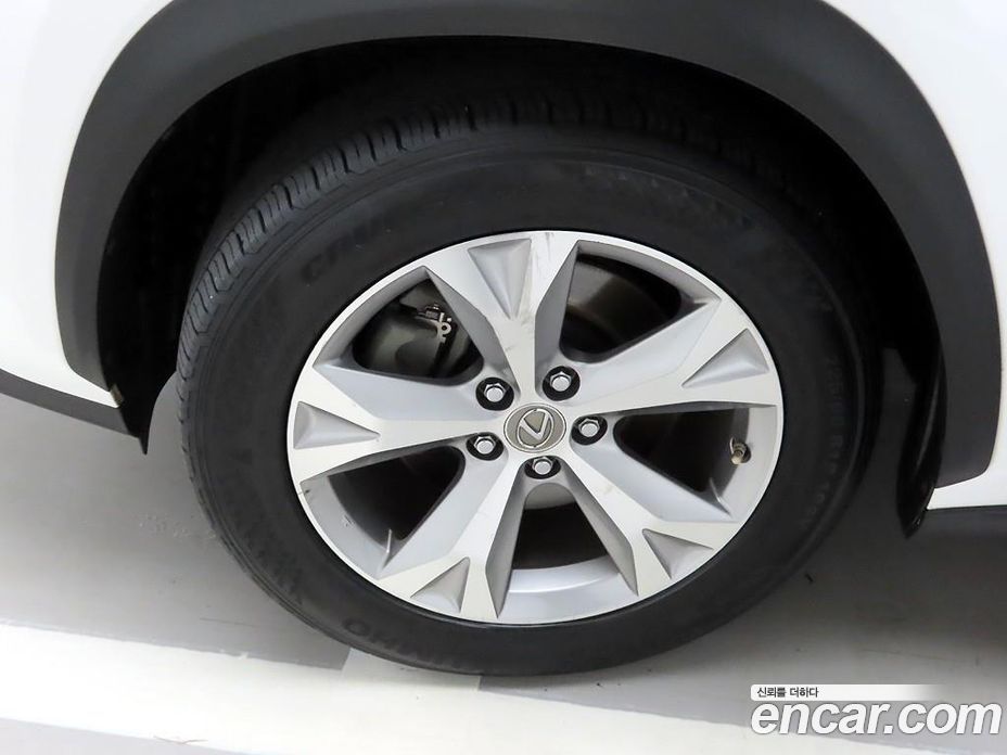 Lexus NX300h фото 19