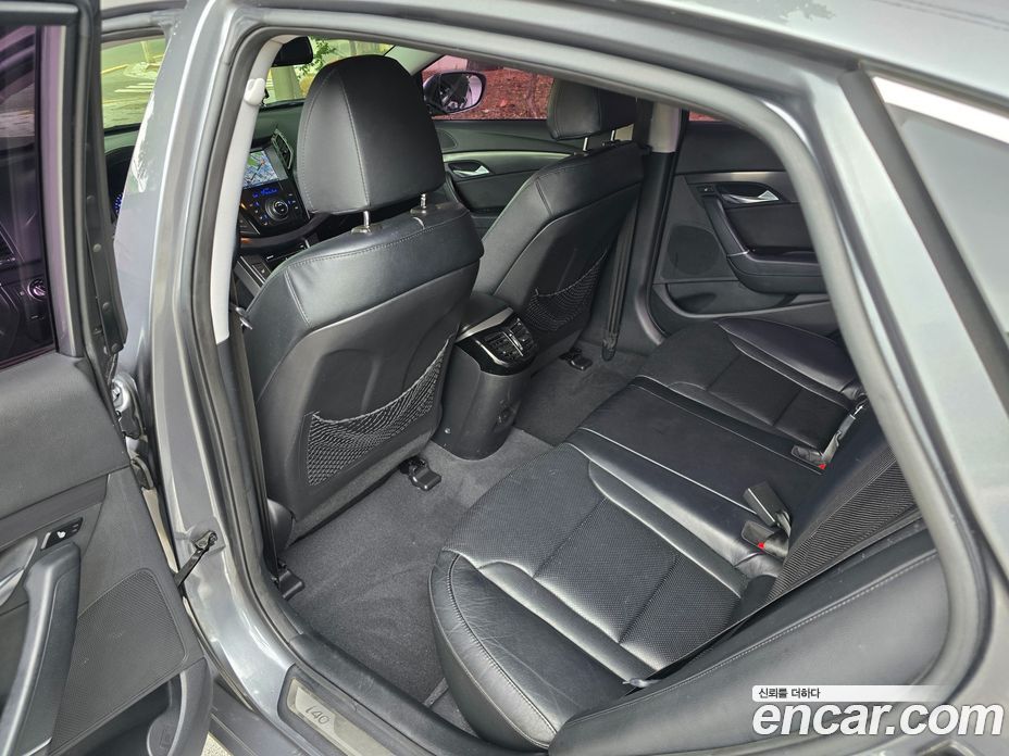 Hyundai i40 Saloon фото 13