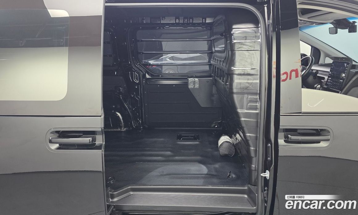 Hyundai Staria фото 12