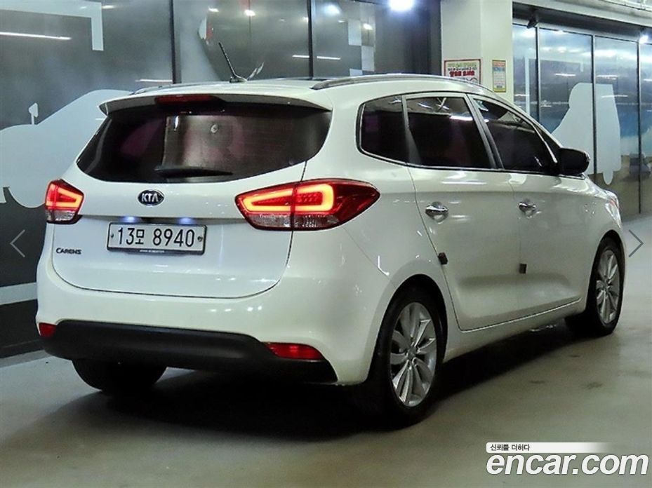 Kia Carens 3rd Gen фото 4