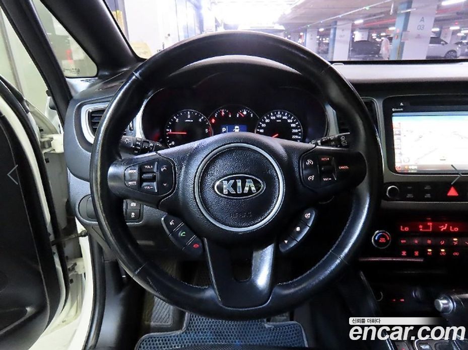 Kia Carens 3rd Gen фото 8