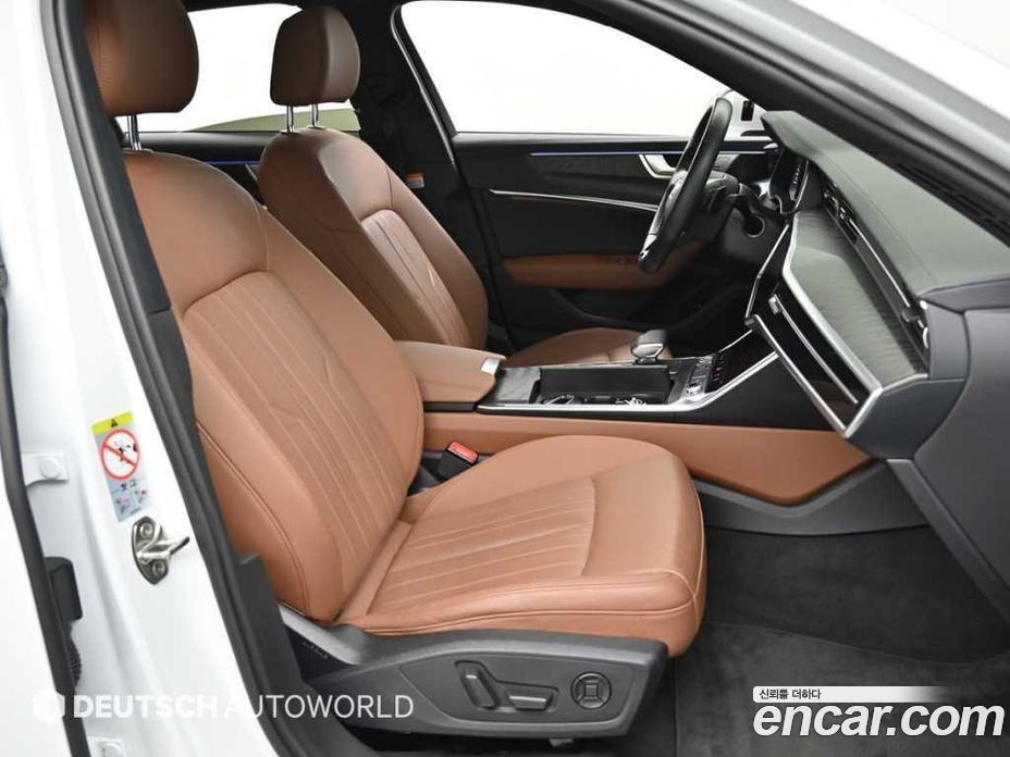 Audi A6 (C8) фото 12