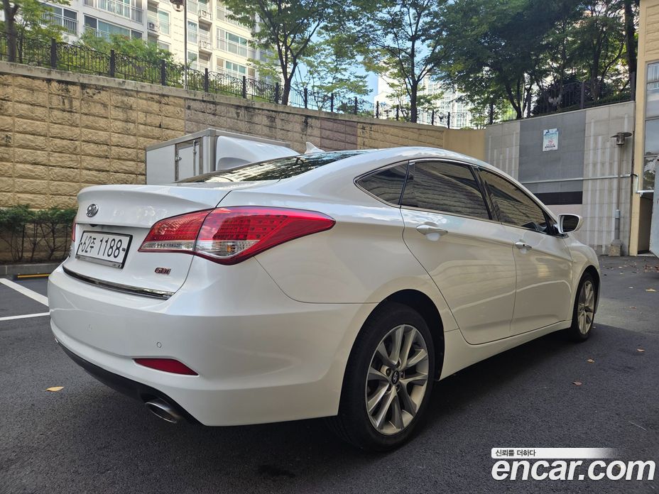 Hyundai i40 Saloon фото 5