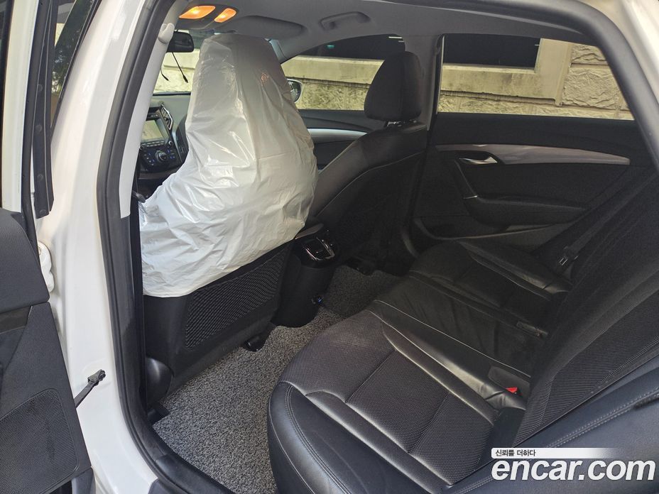 Hyundai i40 Saloon фото 9