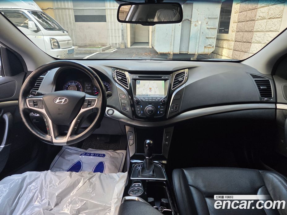 Hyundai i40 Saloon фото 10