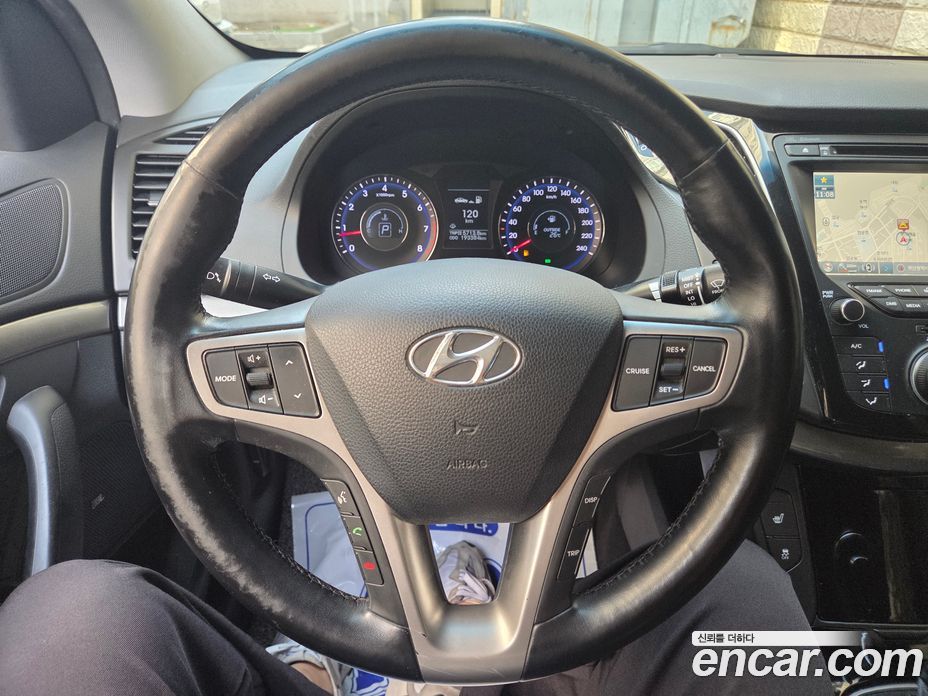 Hyundai i40 Saloon фото 11