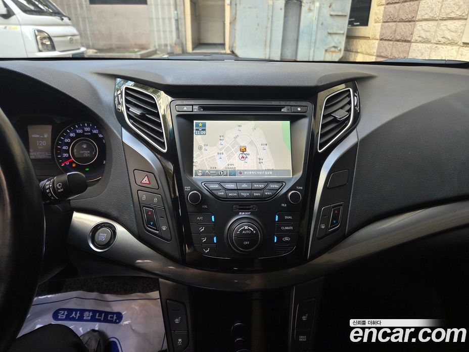 Hyundai i40 Saloon фото 13