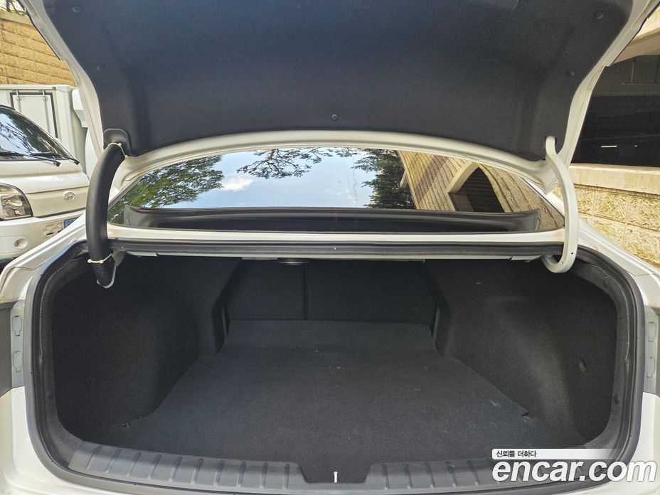 Hyundai i40 Saloon фото 18