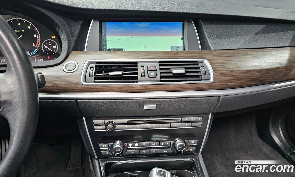 BMW 5-Series GT (F07) фото 15