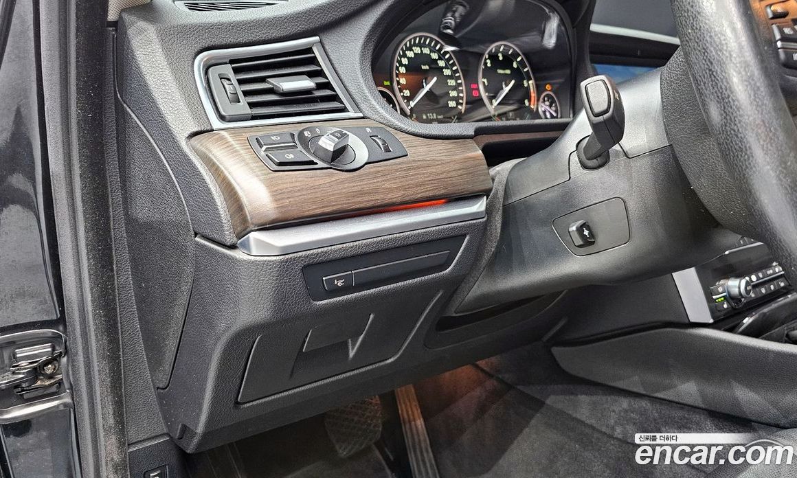 BMW 5-Series GT (F07) фото 16