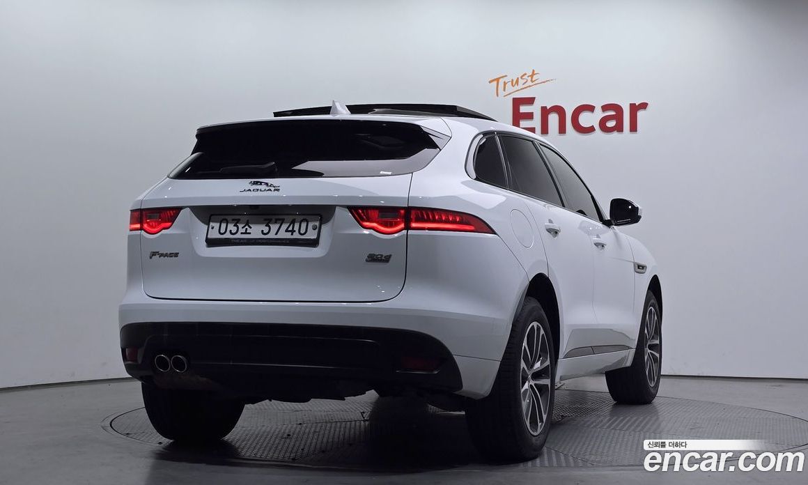 Jaguar F-PACE фото 2