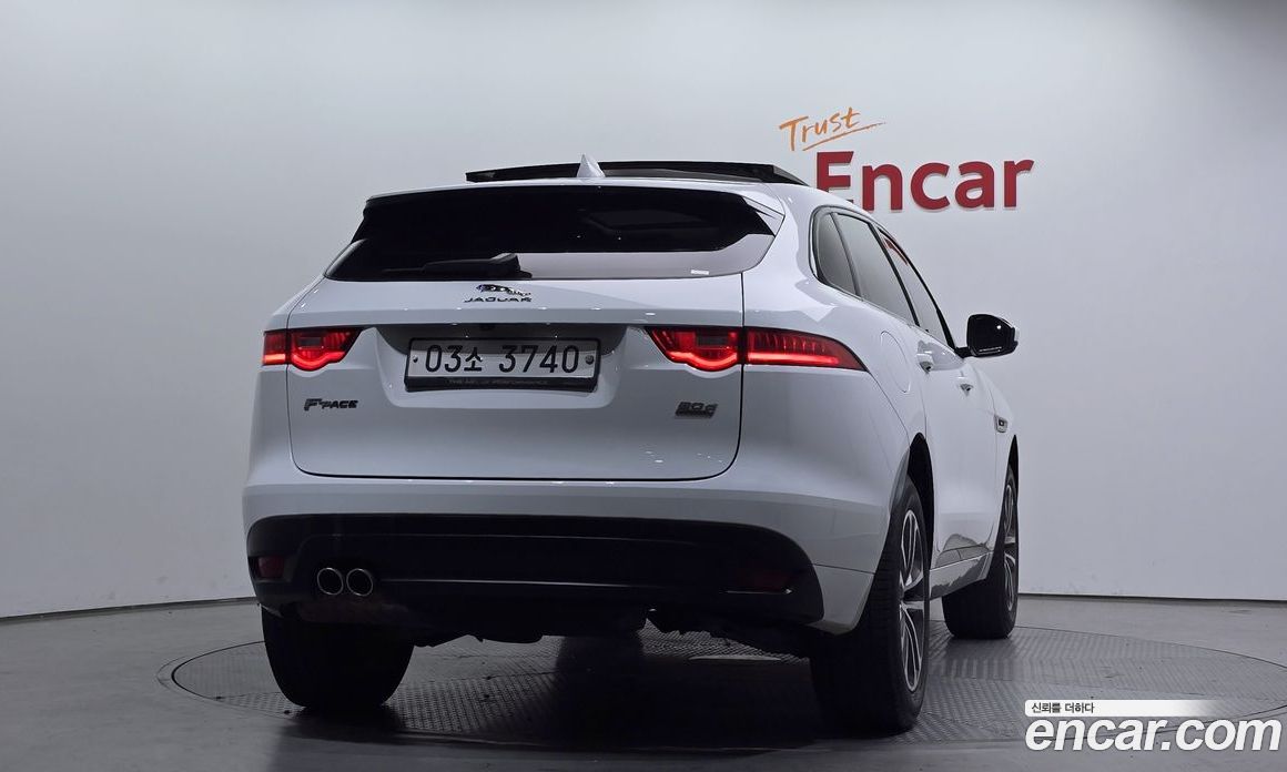 Jaguar F-PACE фото 4