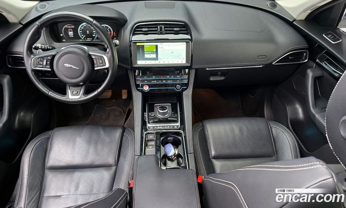 Jaguar F-PACE фото 7