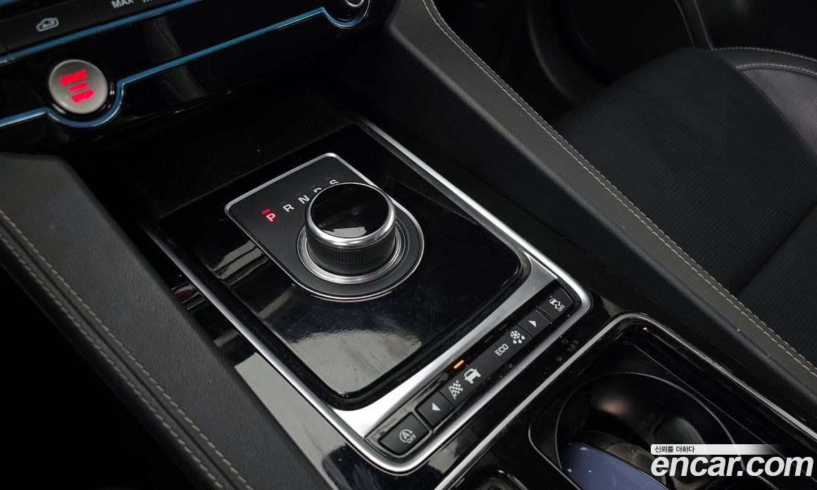Jaguar F-PACE фото 9