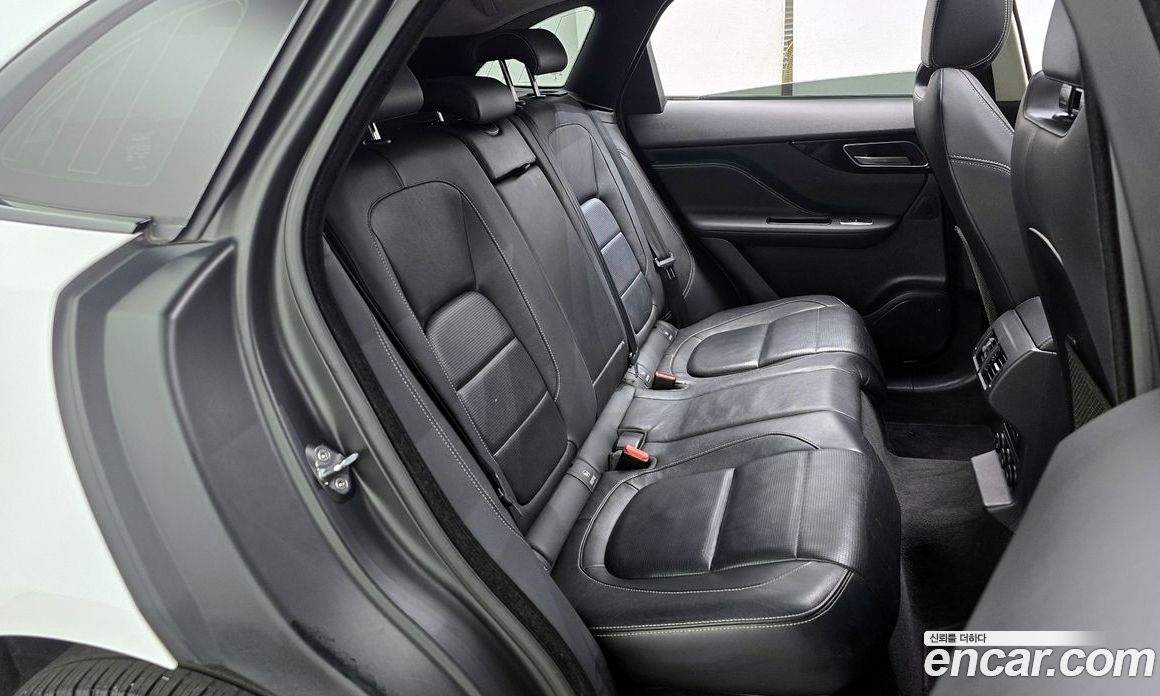 Jaguar F-PACE фото 12