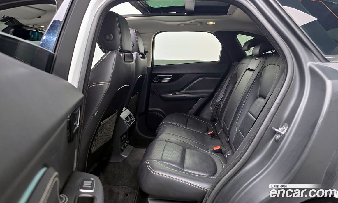 Jaguar F-PACE фото 13