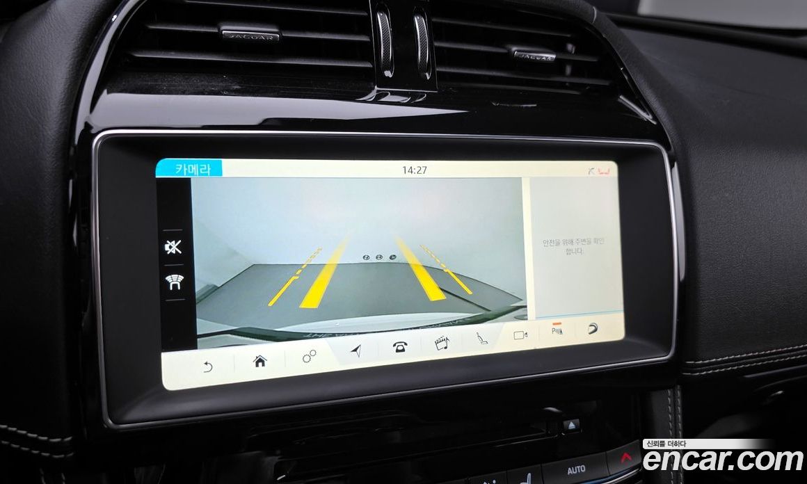 Jaguar F-PACE фото 15