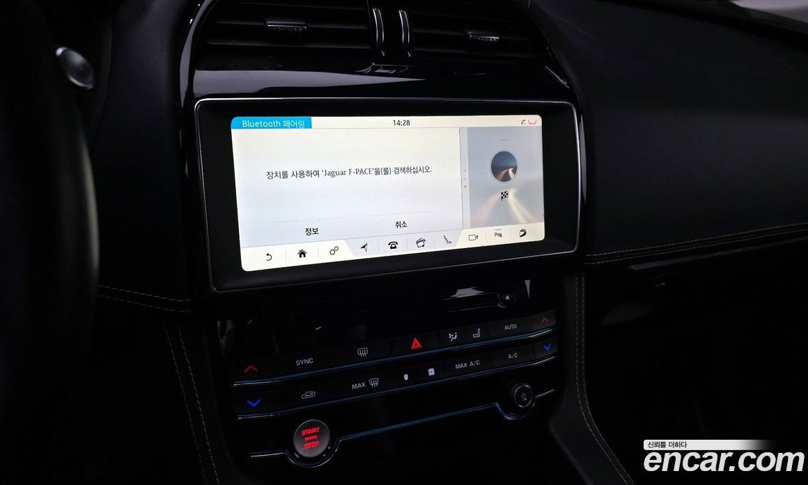 Jaguar F-PACE фото 16
