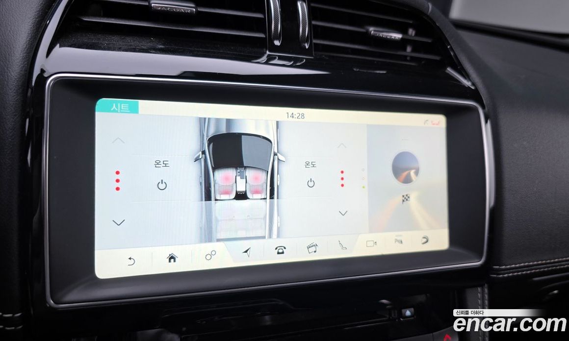 Jaguar F-PACE фото 17