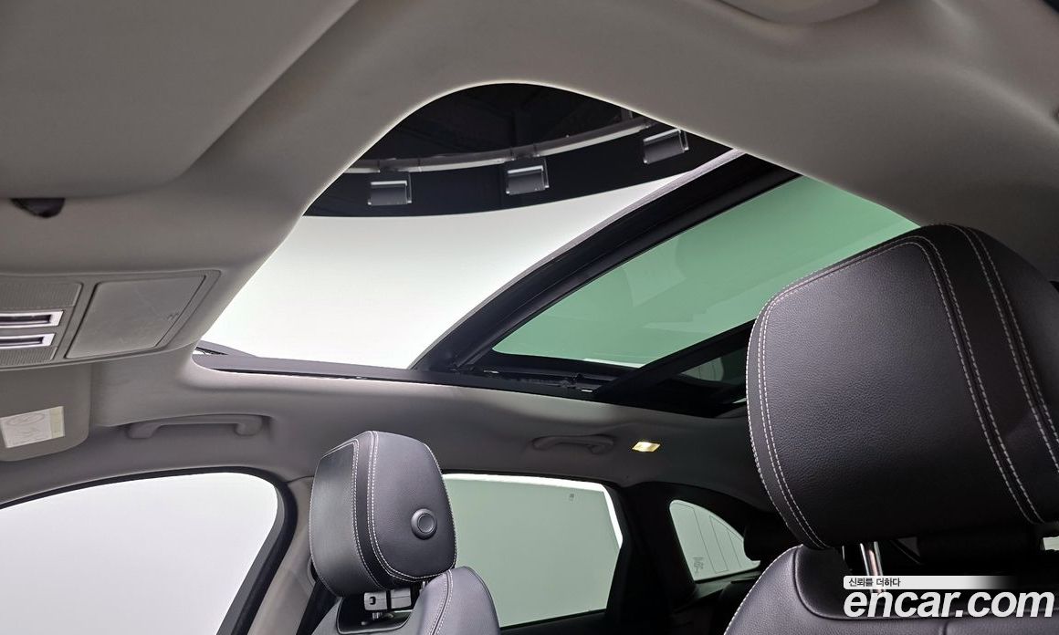 Jaguar F-PACE фото 19
