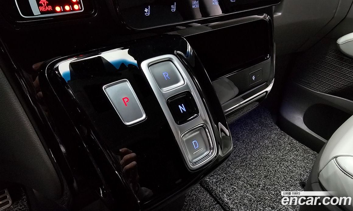 Hyundai Staria фото 9