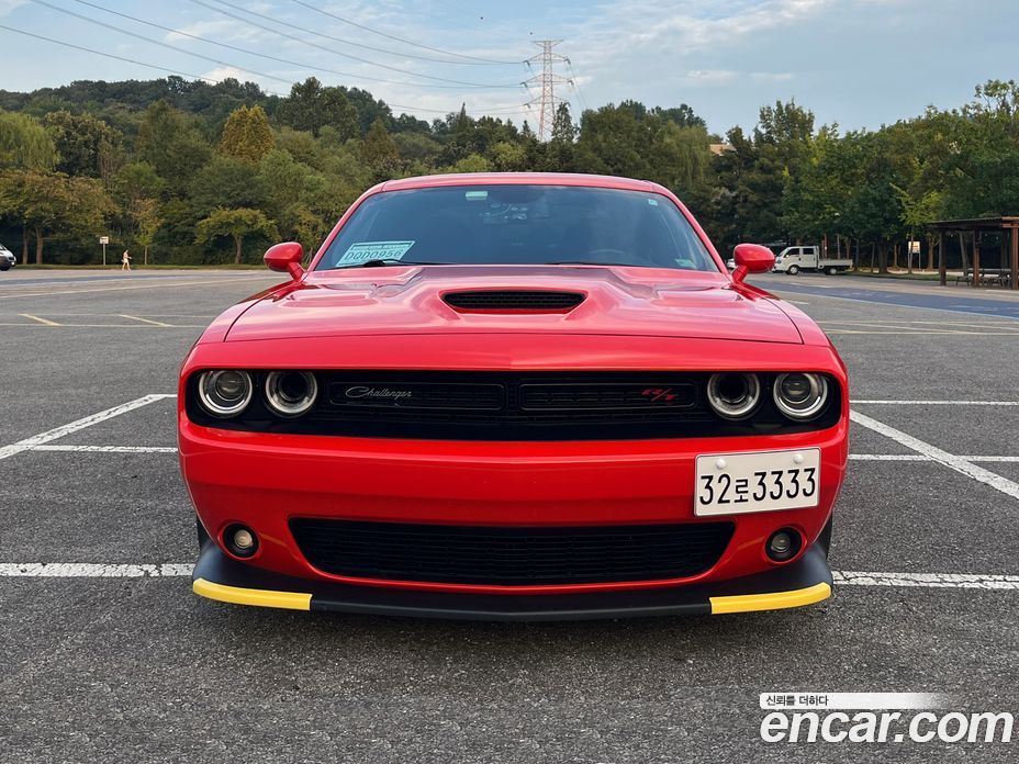 Dodge Challenger фото 2