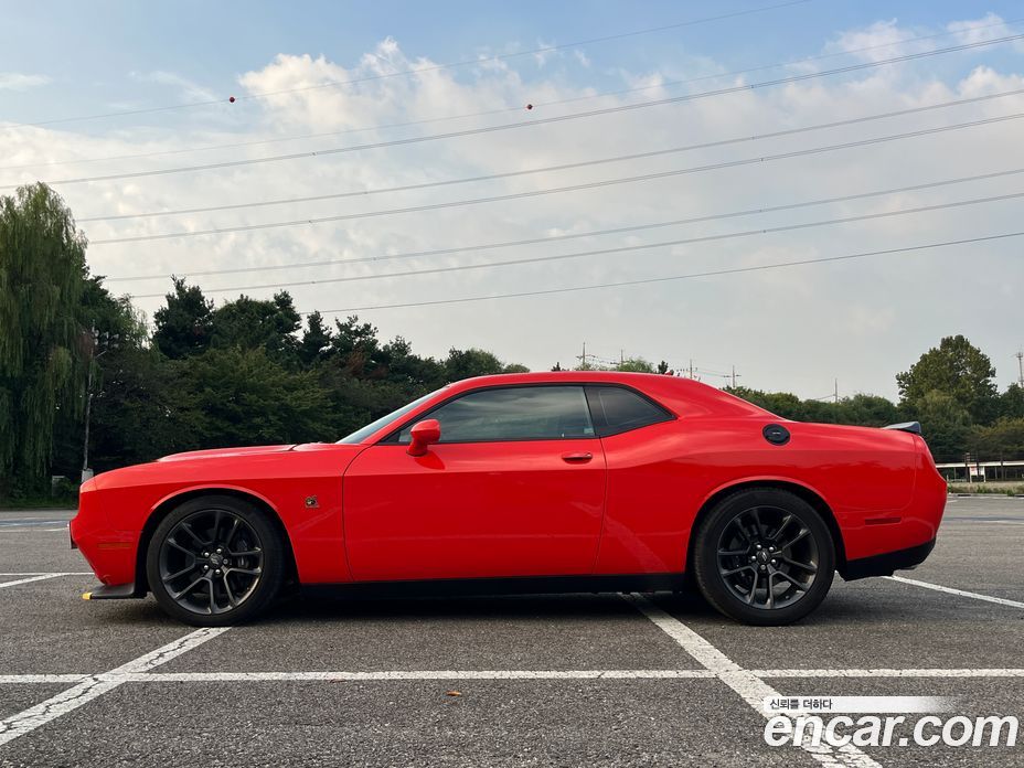 Dodge Challenger фото 3