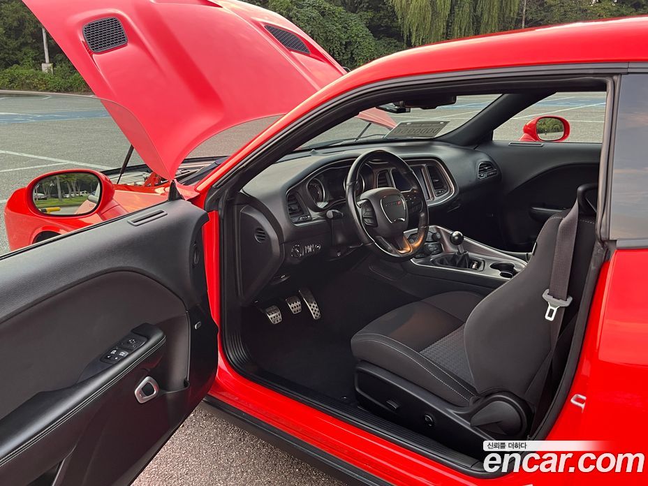Dodge Challenger фото 5