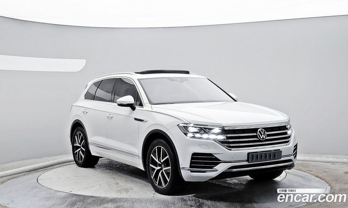 Volkswagen Touareg 3rd Gen фото 3