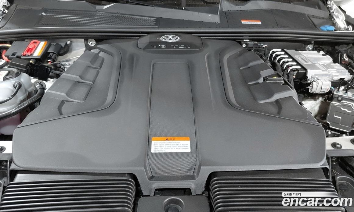 Volkswagen Touareg 3rd Gen фото 6