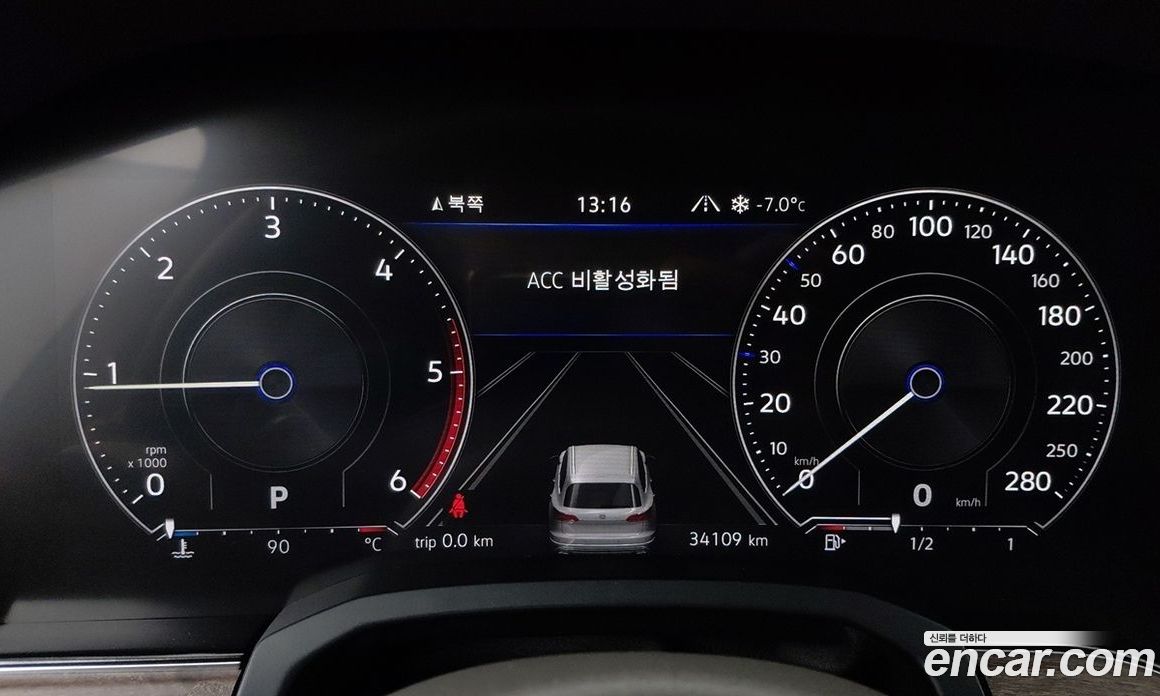 Volkswagen Touareg 3rd Gen фото 13