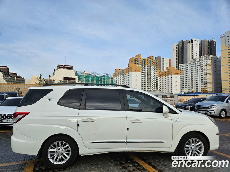SsangYong (KG Mobility) Korando Turismo фото 3