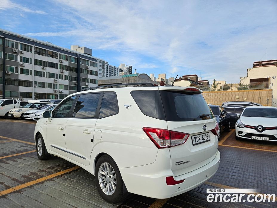SsangYong (KG Mobility) Korando Turismo фото 6