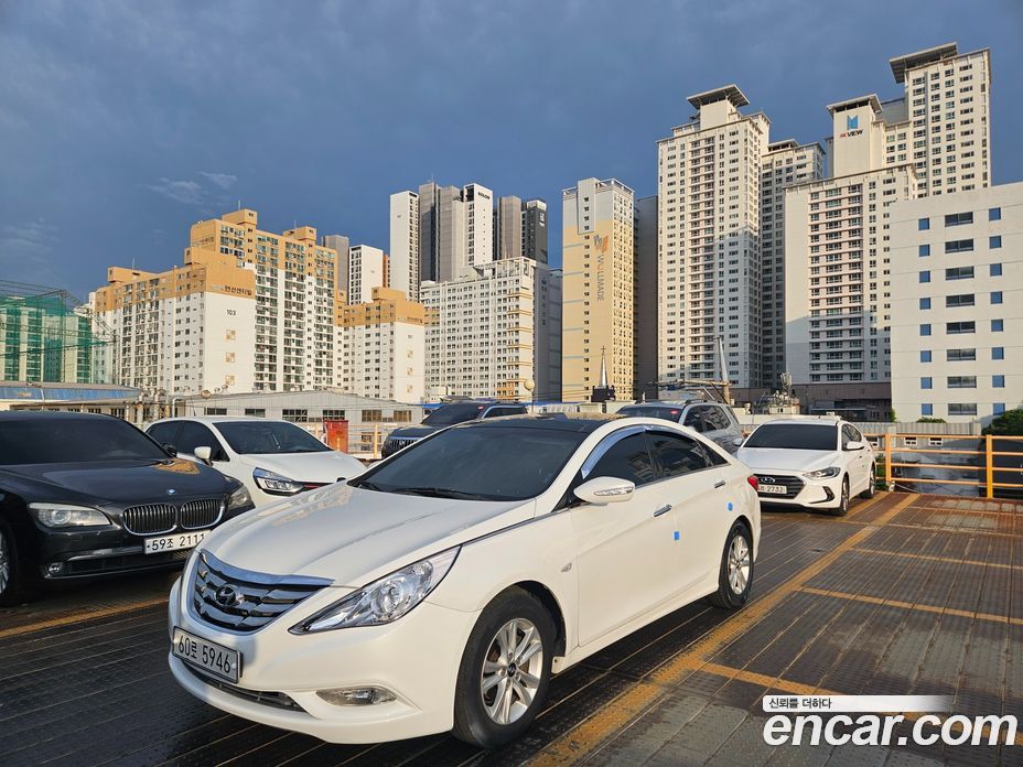 Hyundai Sonata (YF) фото 2