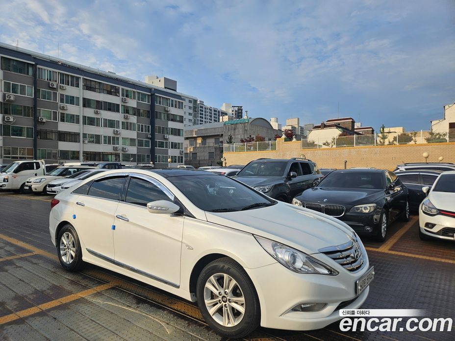 Hyundai Sonata (YF) фото 8
