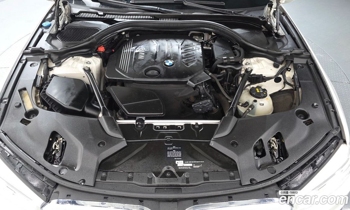 BMW 5-Series (G30) фото 6