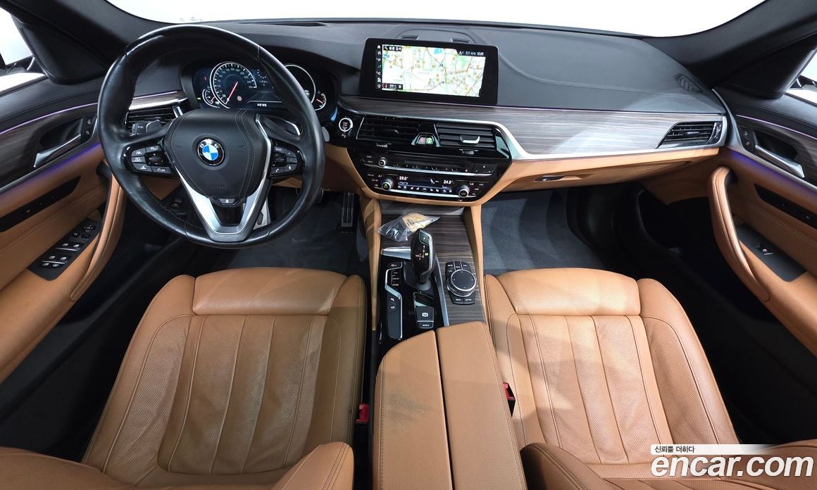 BMW 5-Series (G30) фото 7