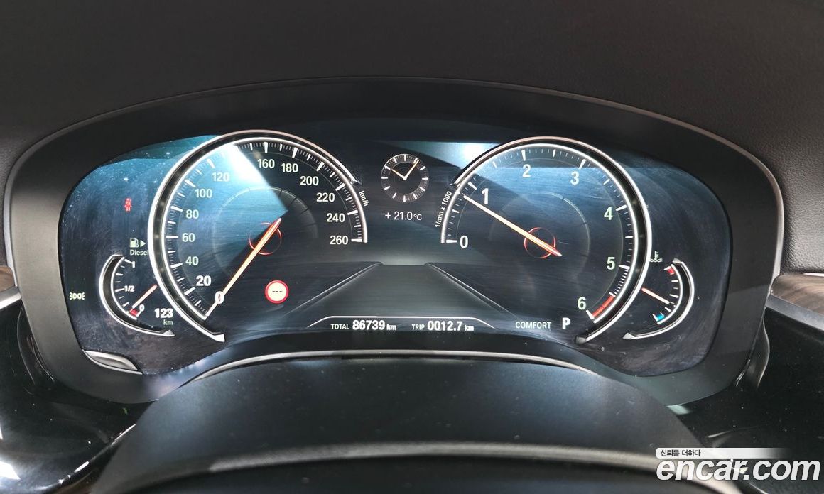 BMW 5-Series (G30) фото 8