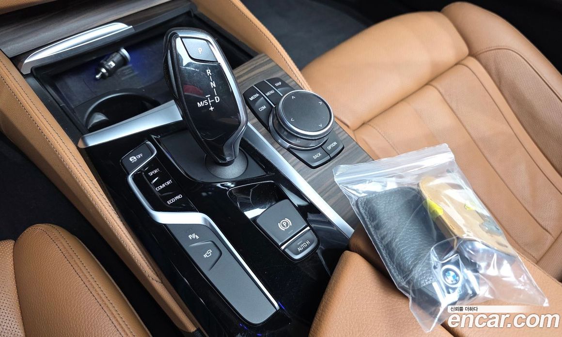 BMW 5-Series (G30) фото 9