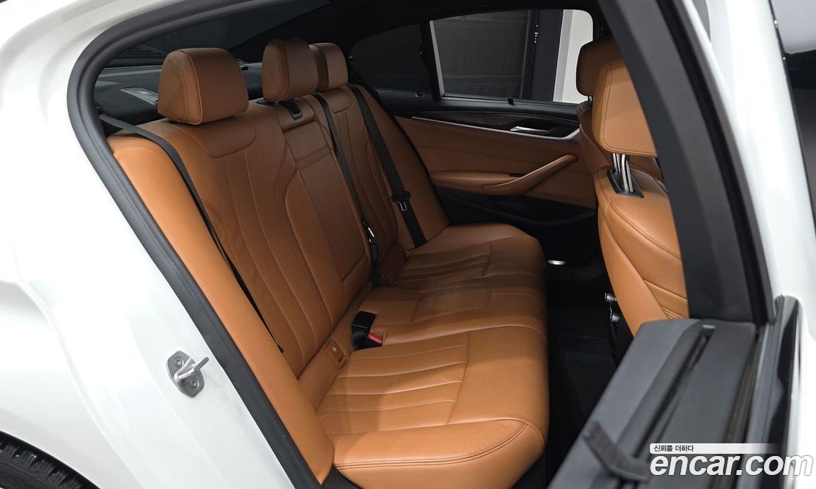 BMW 5-Series (G30) фото 11