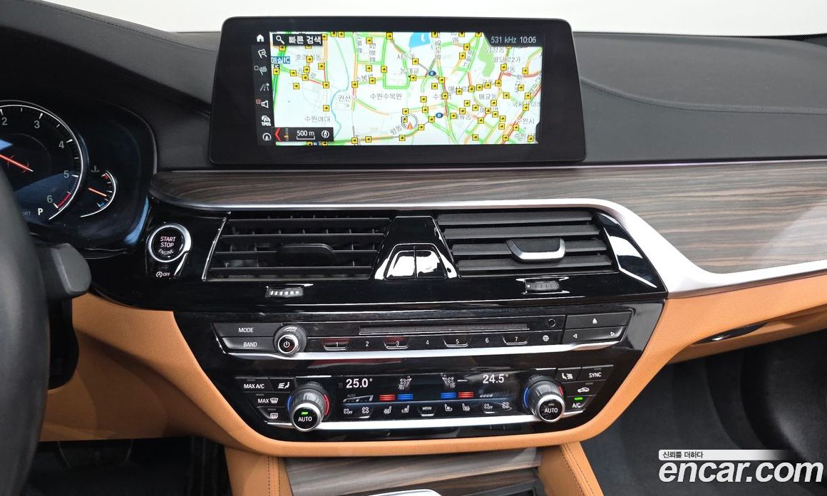 BMW 5-Series (G30) фото 13