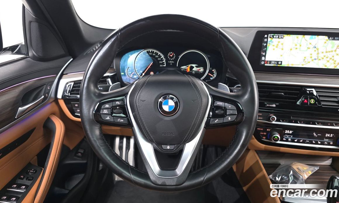 BMW 5-Series (G30) фото 14