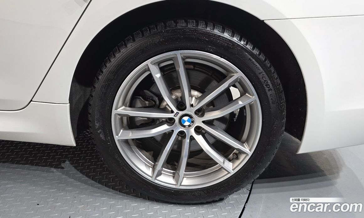 BMW 5-Series (G30) фото 21