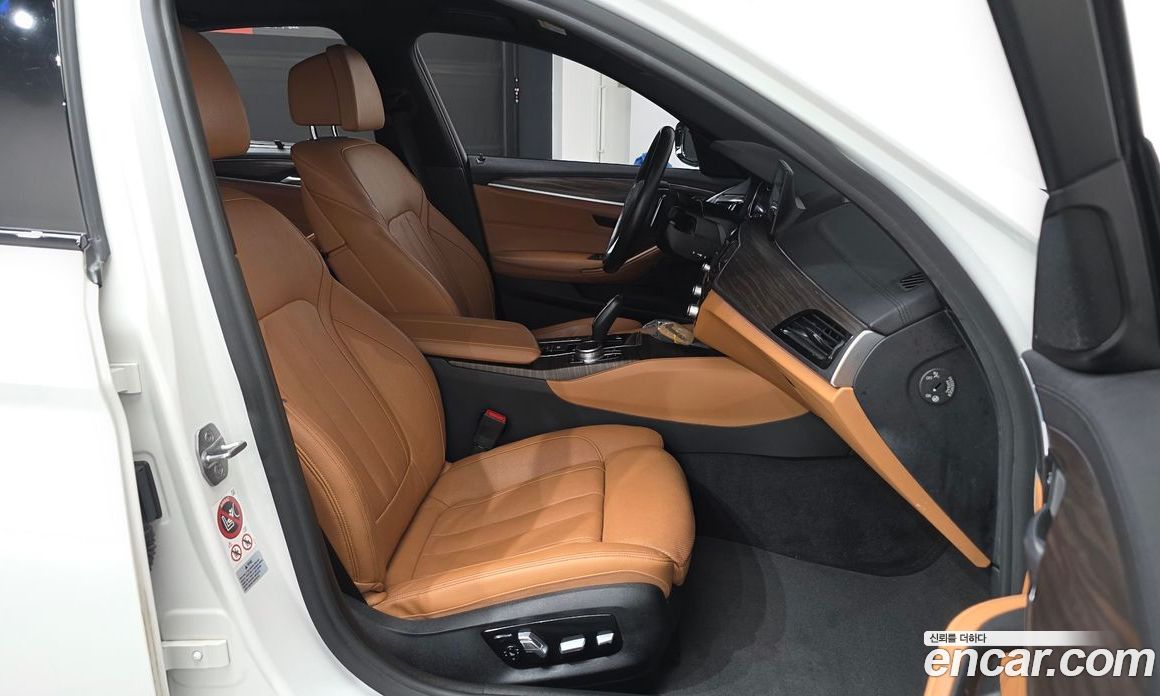 BMW 5-Series (G30) фото 26