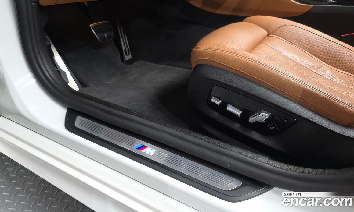 BMW 5-Series (G30) фото 27